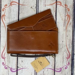 Patricia Nash Heritage Valentia Leather Wristlet